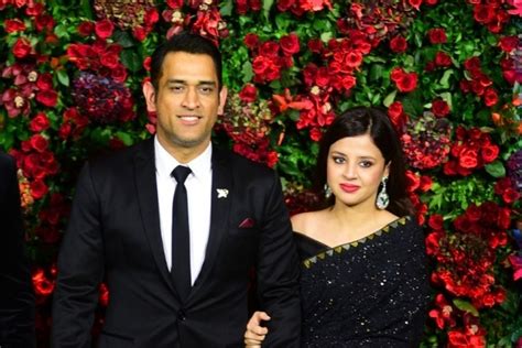 ms dhoni wife name and family